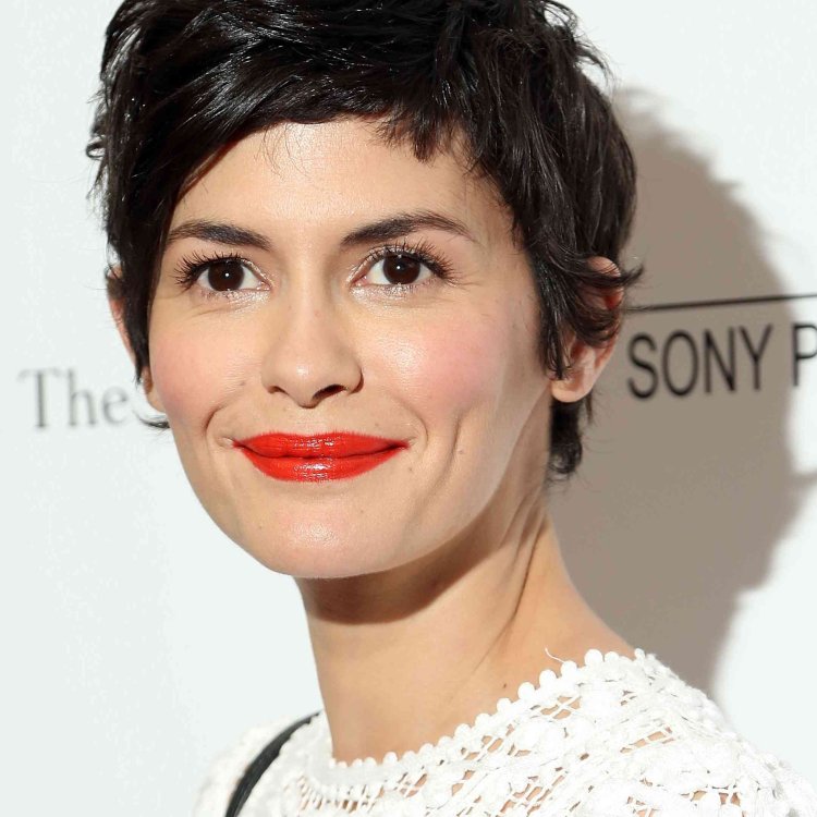 Морена Баккарин с короткой стрижкой