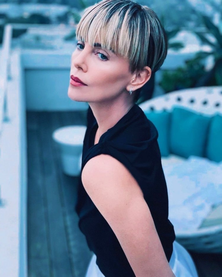 Джемма Артертон стрижка