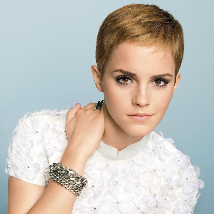 Шарлиз Терон с короткой стрижкой в молодости