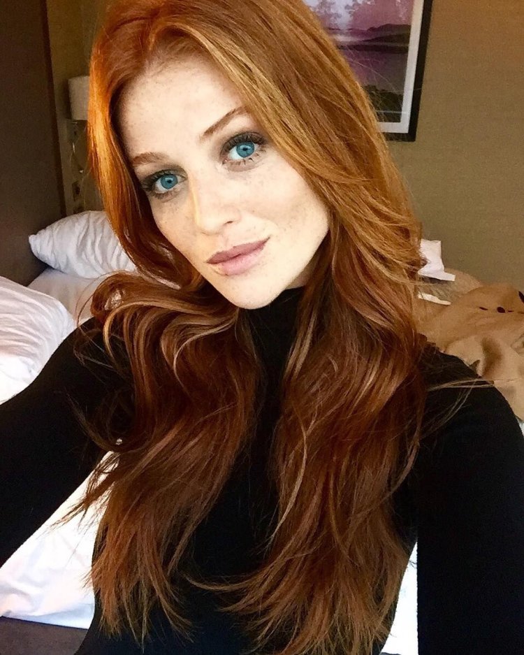 Рыжая модель Синтия Дикер