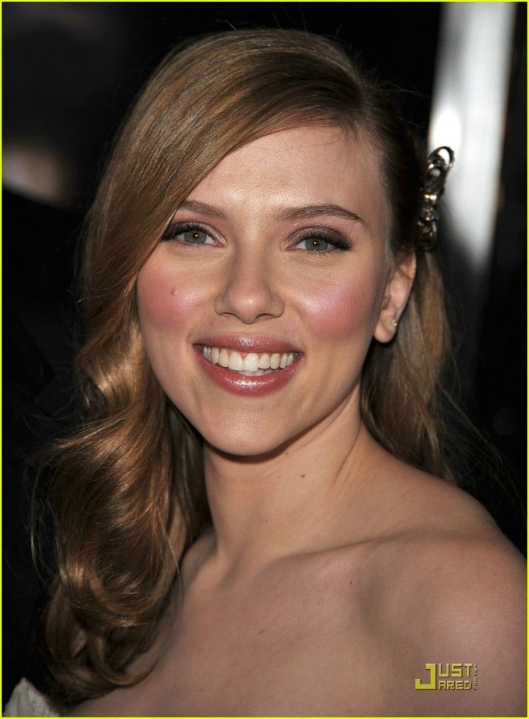 Скарлетт Йоханссон подбородок