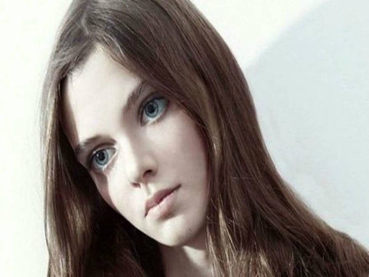 Глазастая девушка