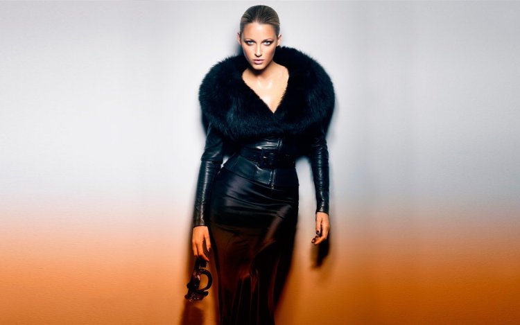 Девушка в шубе реклама