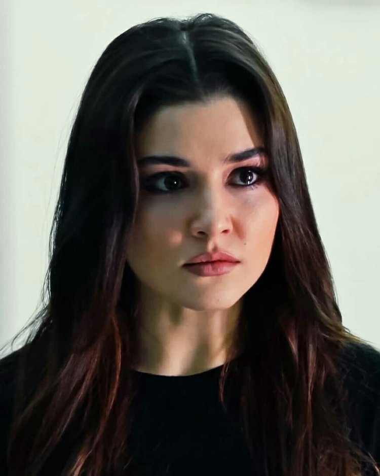 Ханде Эрчел грустная