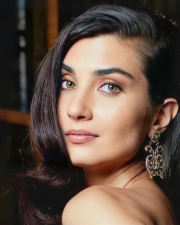 Tuba Buyukustun haqida