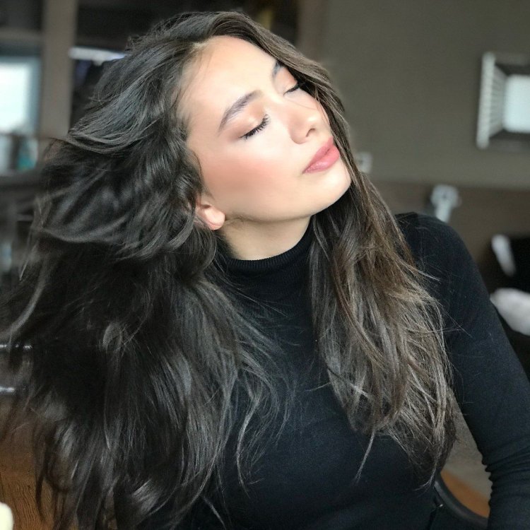 Неслихан Атагюль волосы