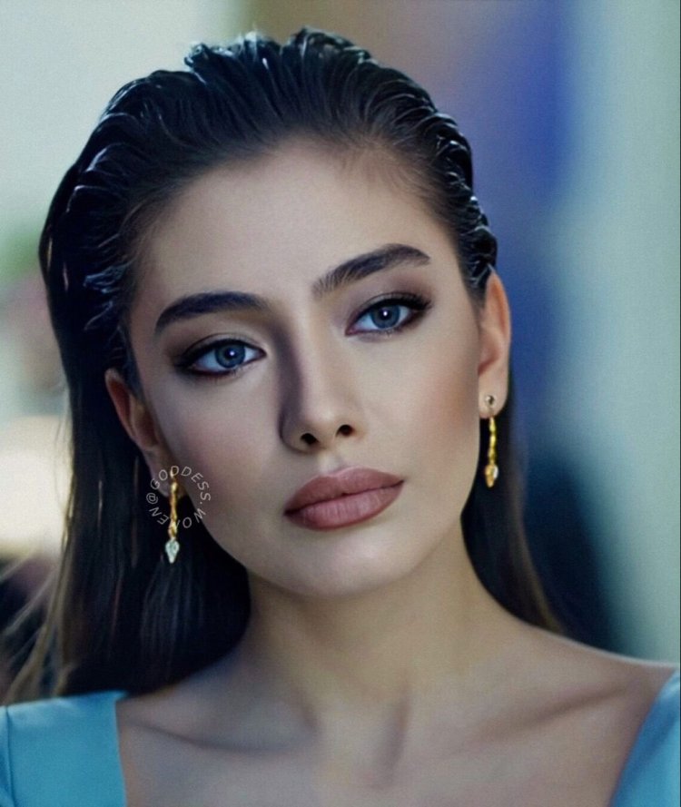 Турецкая актриса Неслихан Атагюль