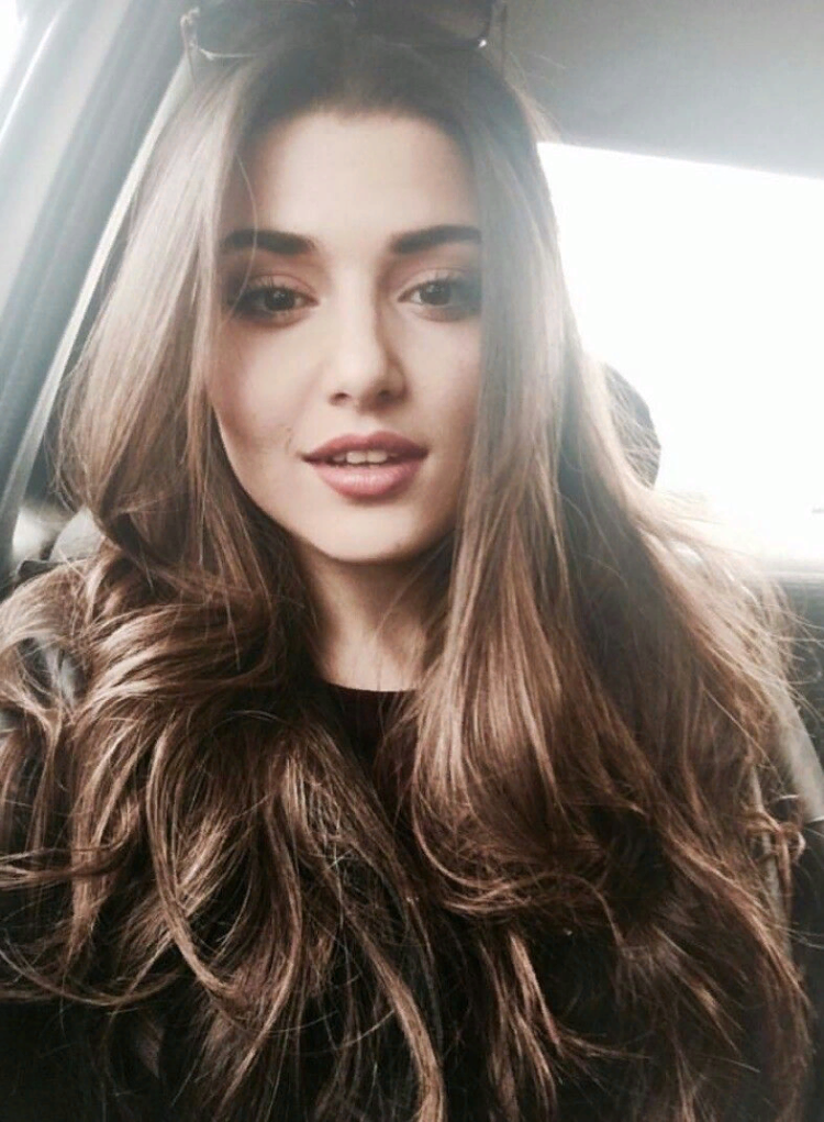 Ханде Эрчел селфи