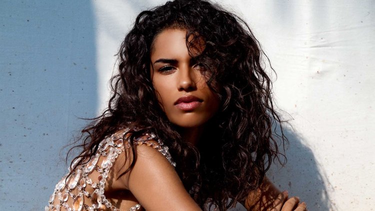 Турецкие актрисы с кудрявыми волосами