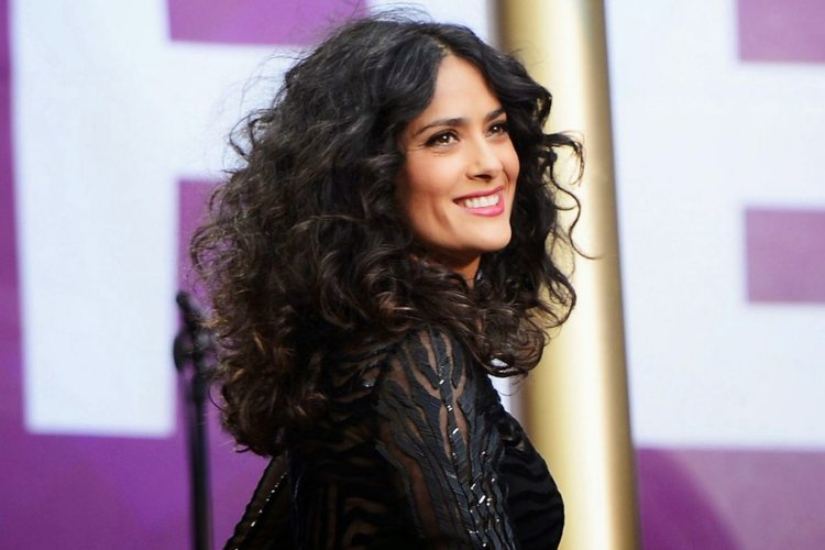 Сальма Хайек с кудрями