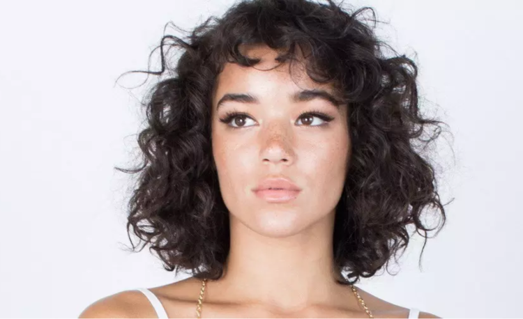 Кудрявая челка