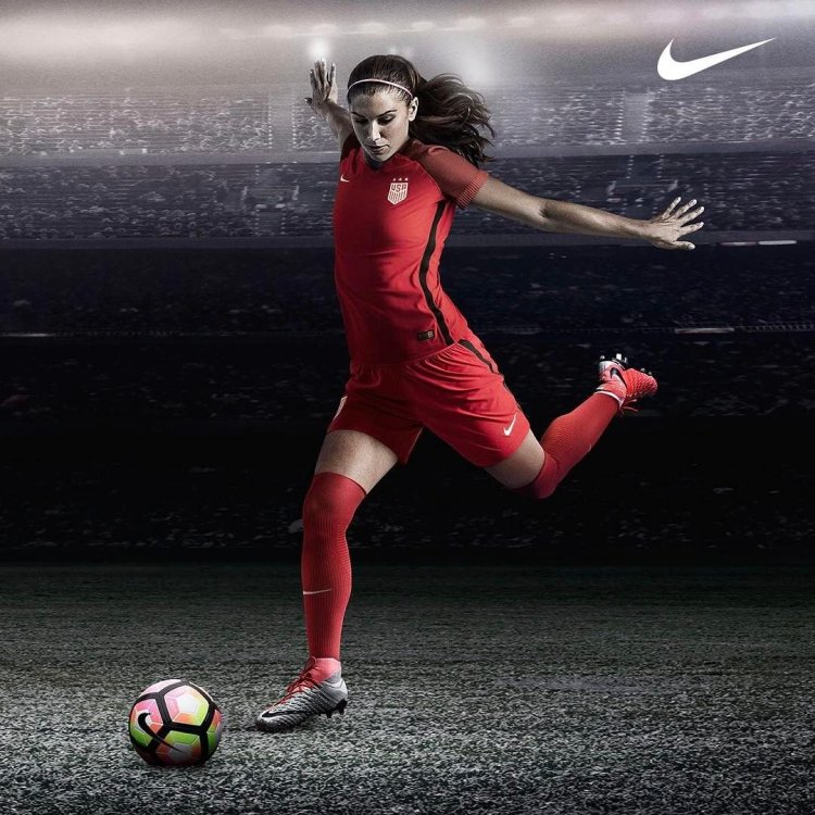 Девушка футбол арт