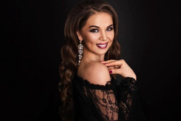 Певица Уразова