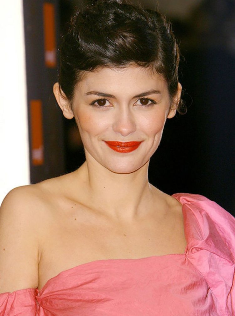 Короткая стрижка с лопоухими ушами