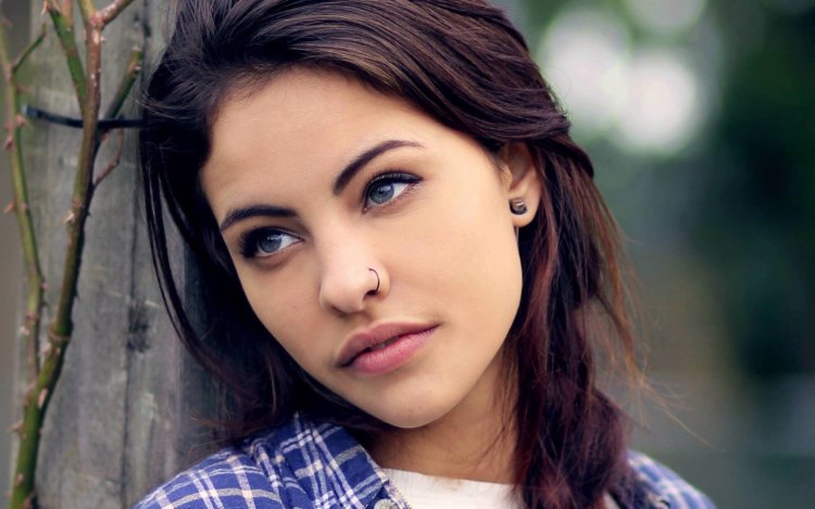 Грузинка с голубыми глазами