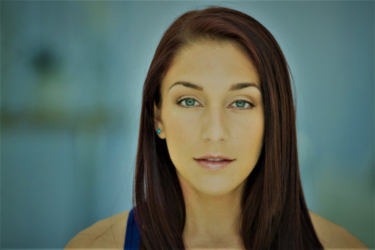 Турецкие актрисы с серо голубыми глазами