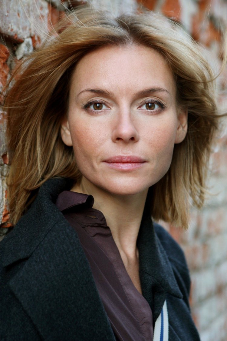 Артистка Толкалина