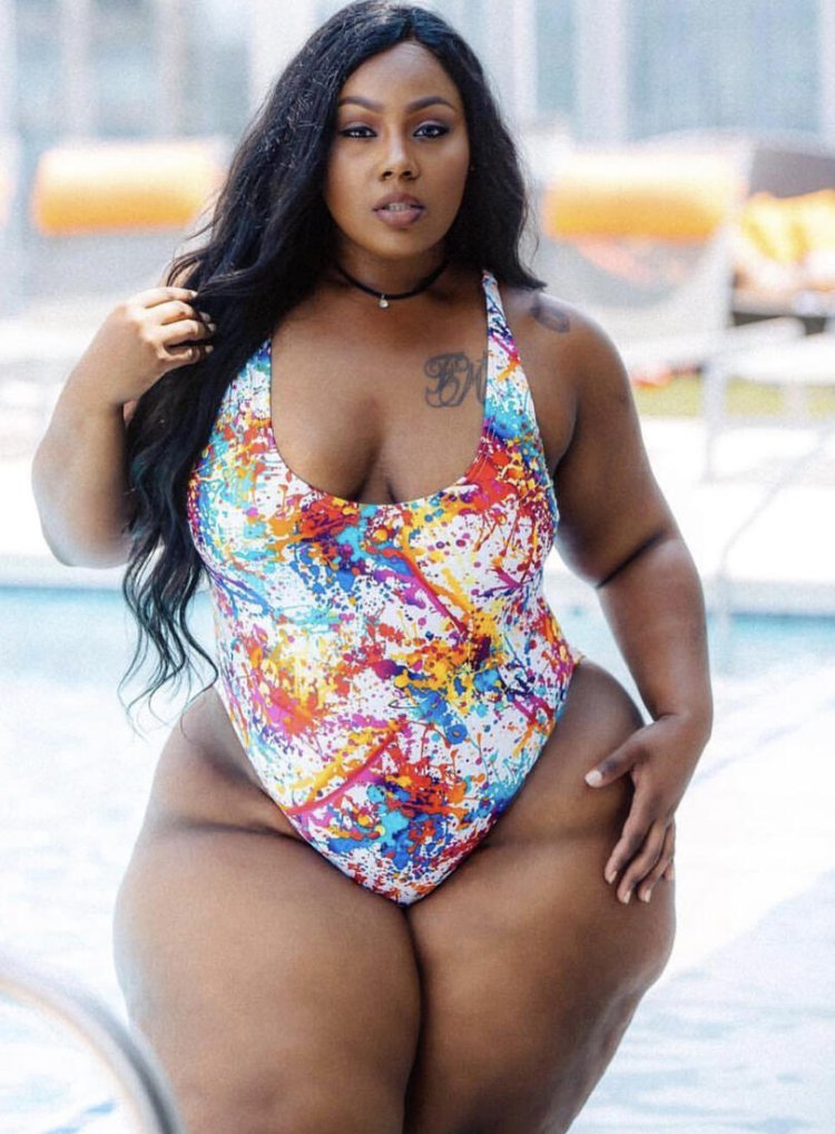 Толстая темнокожая женщина