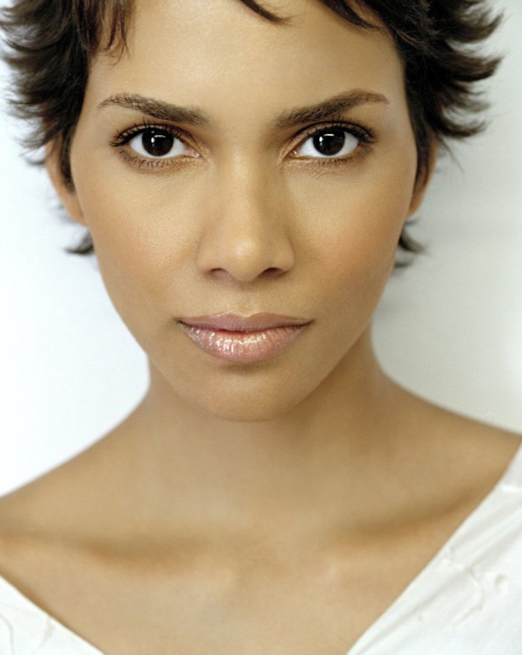 Скарлетт Йоханссон брови