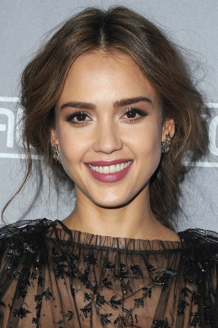 Нина Добрев макияж