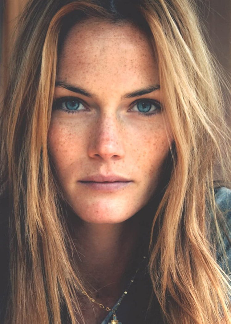 Нордическая внешность девушки