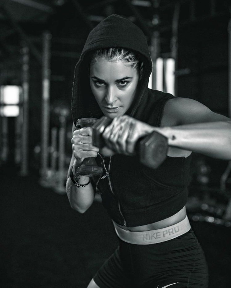 Девушка боксер