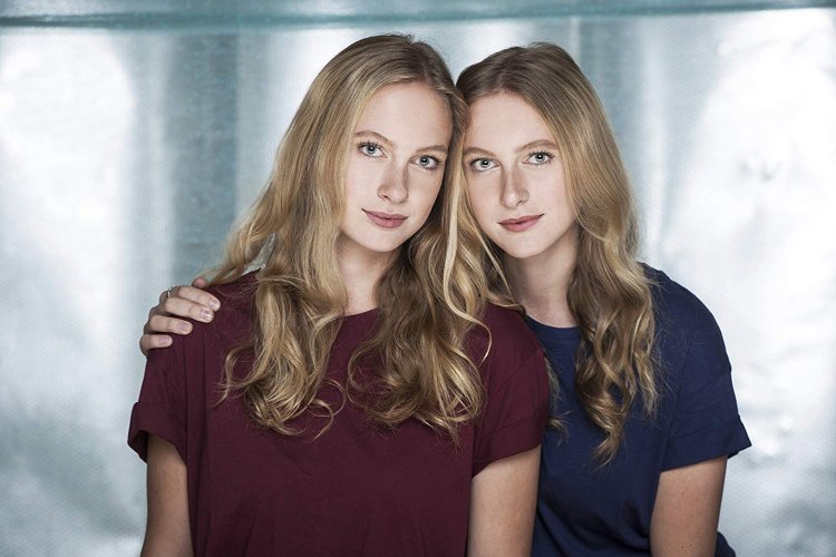 Сэм Сара близняшки