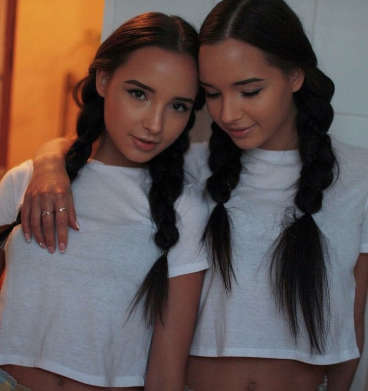Adelalinka Twins до пластики