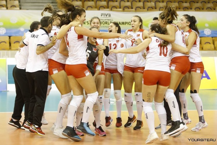 Турецкая волейболистка Гюнеш