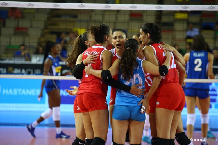 Турецкая волейболистка Гюнеш