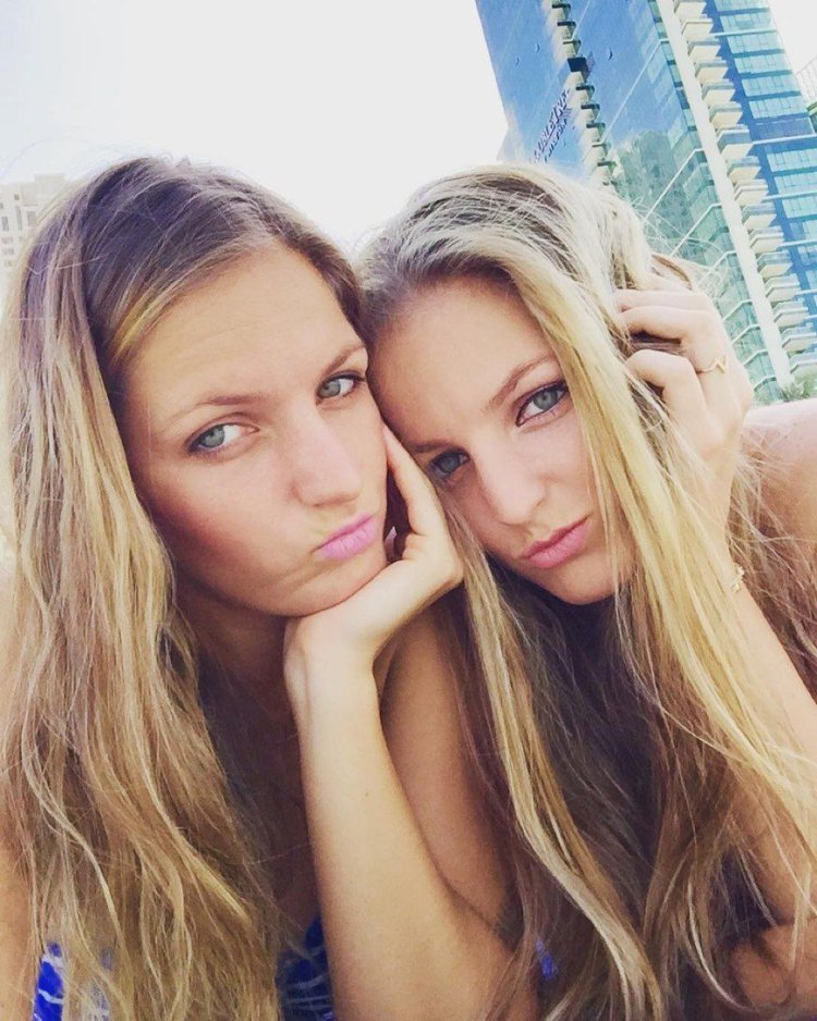 Каролина и Кристина Плишкова