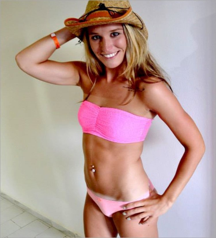 Паулина Фиалкова в купальнике