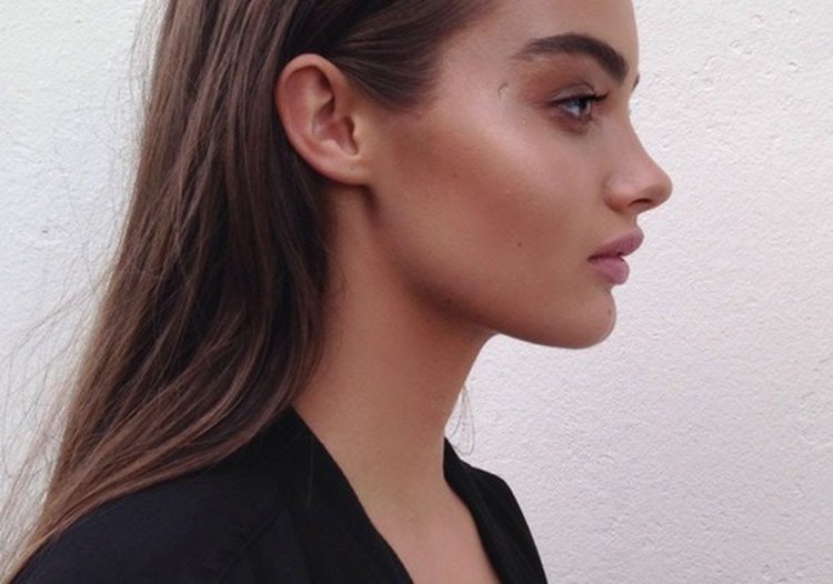 Тейлор Хилл в профиль