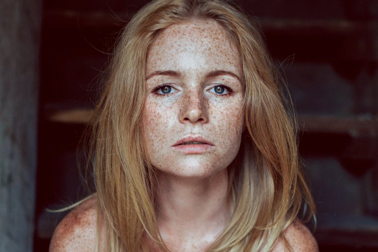 Майя Хоук веснушки