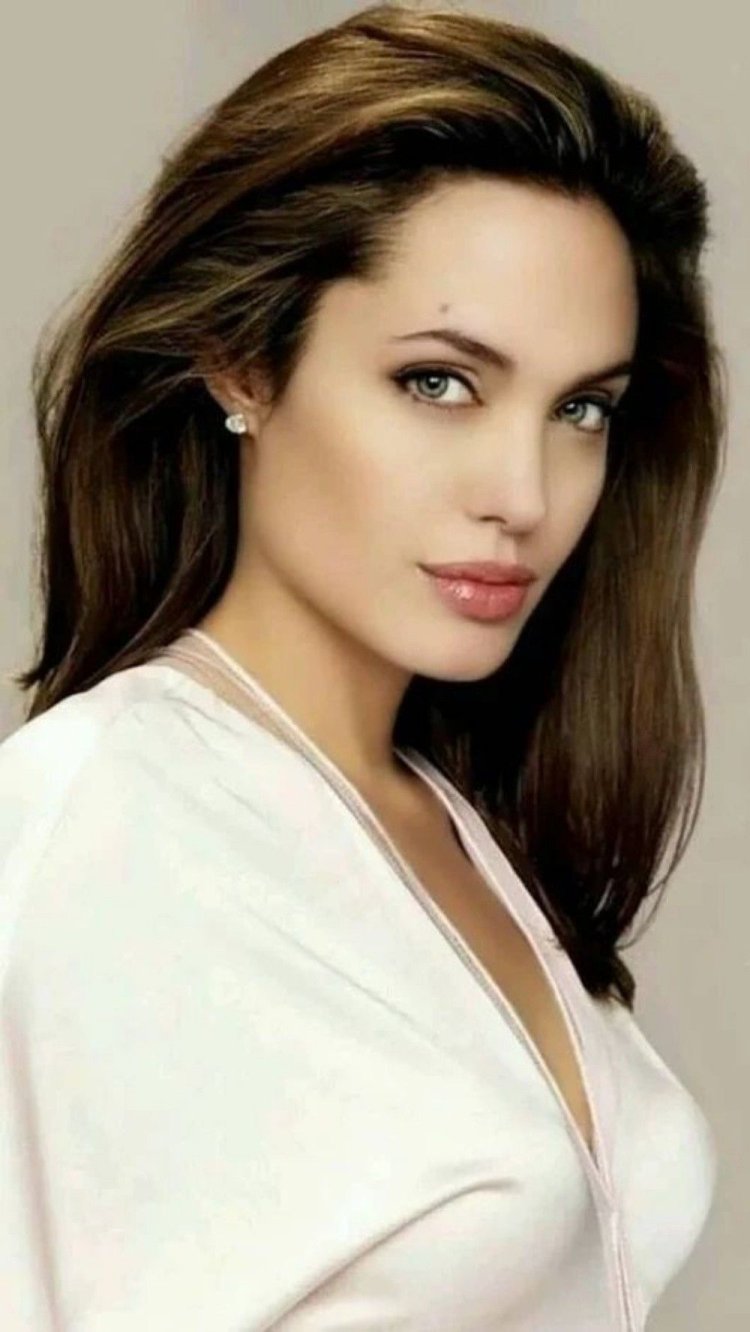 Анджелина Джоли в молодости