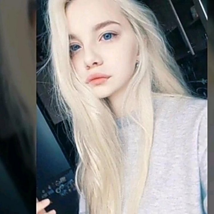 Бледная девушка