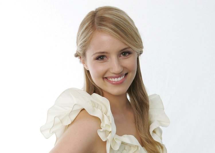 Dianna Agron smile