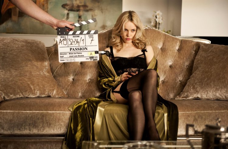 Кэти Холмс в мини и колготках бесплатно