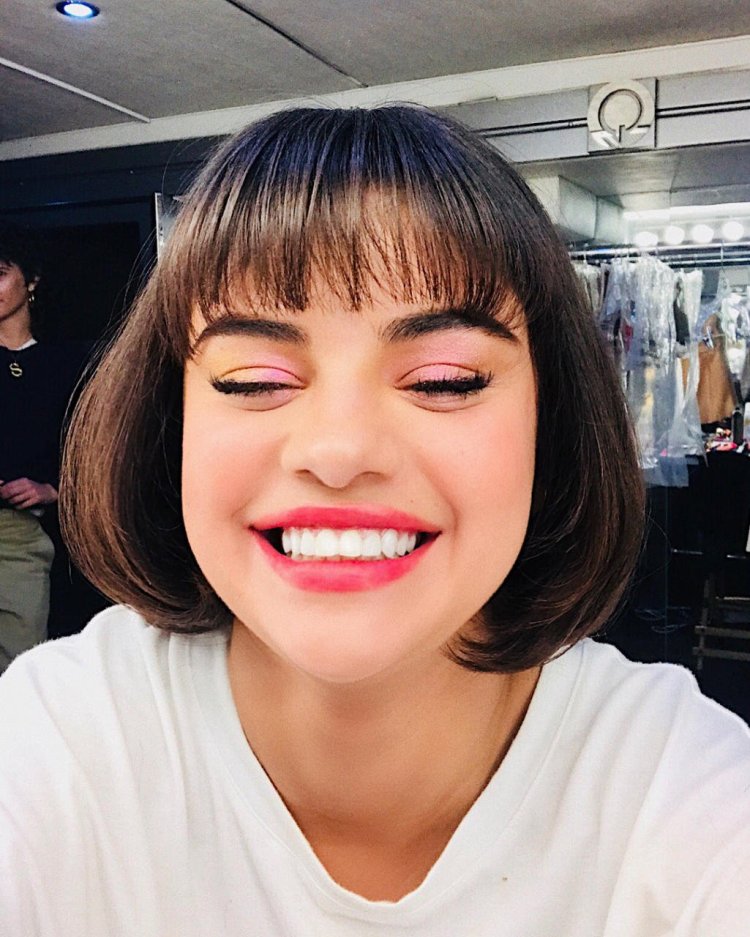 Селена Гомес каре селфи