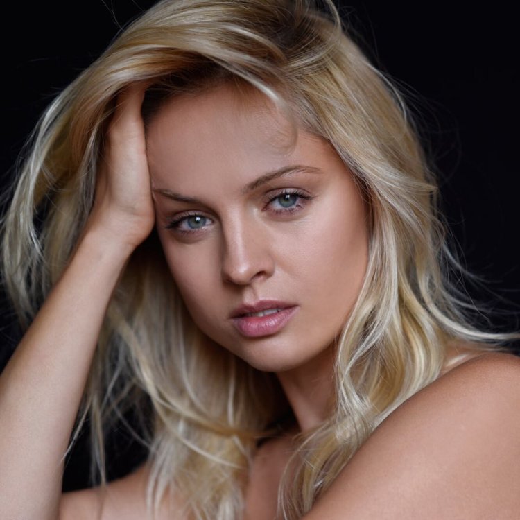 Актриса Янина Студилина