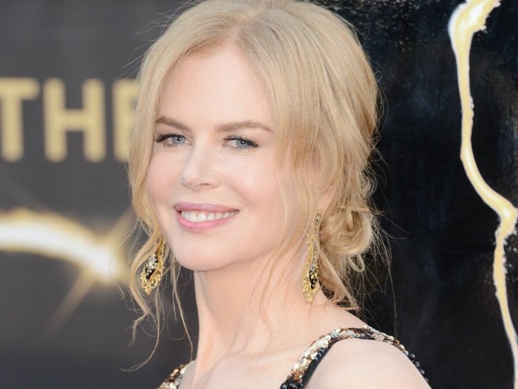 Рози Хантингтон-Уайтли брови