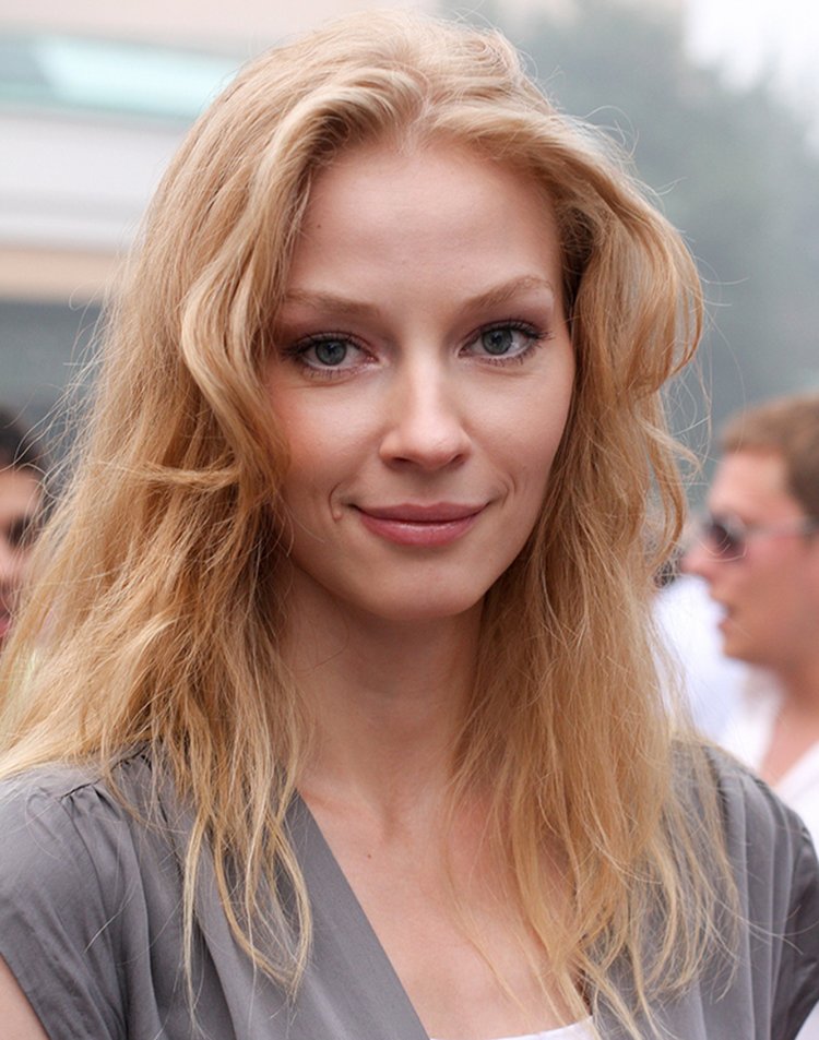 Рэйчел Макадамс длинная чёлка