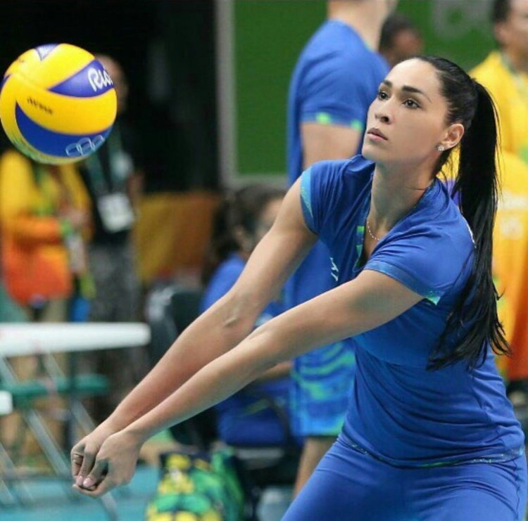 Жаклин Карвальо волейбол