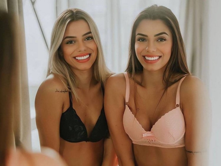 Сестры близняшки