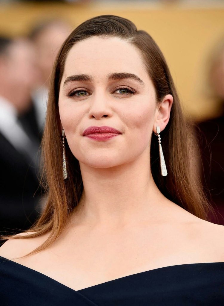 Темные брови