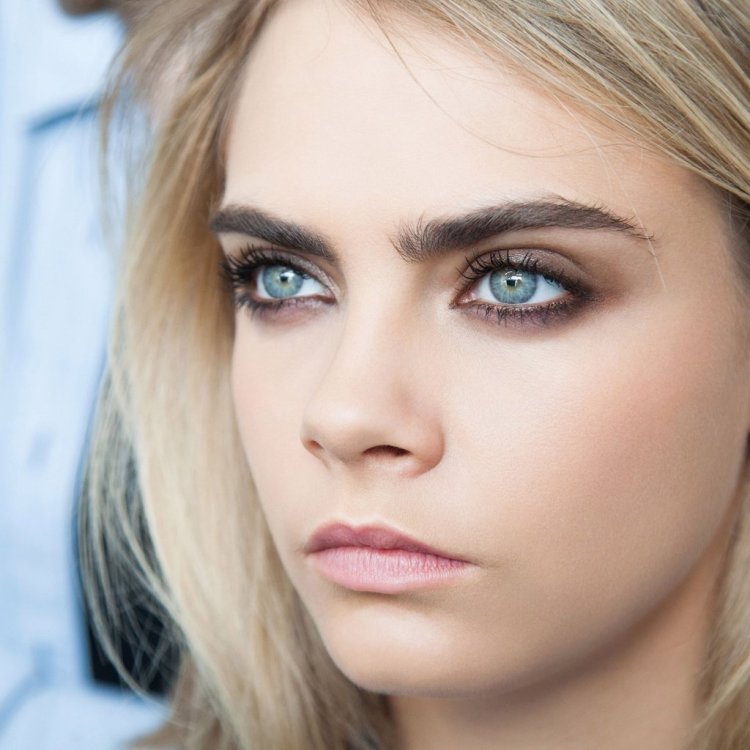 Кара Делевинь глаза