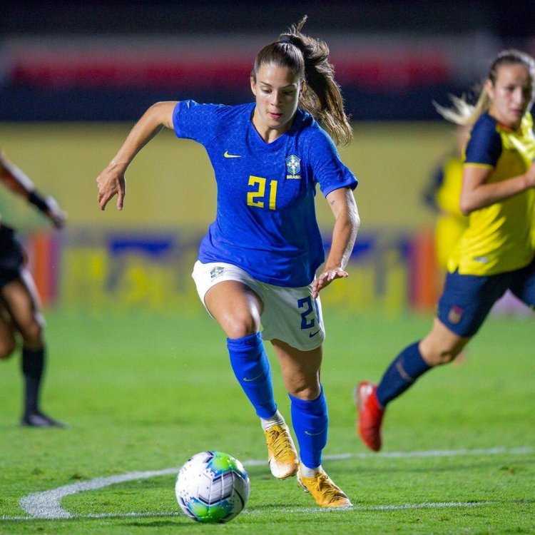 Алиша футболистка