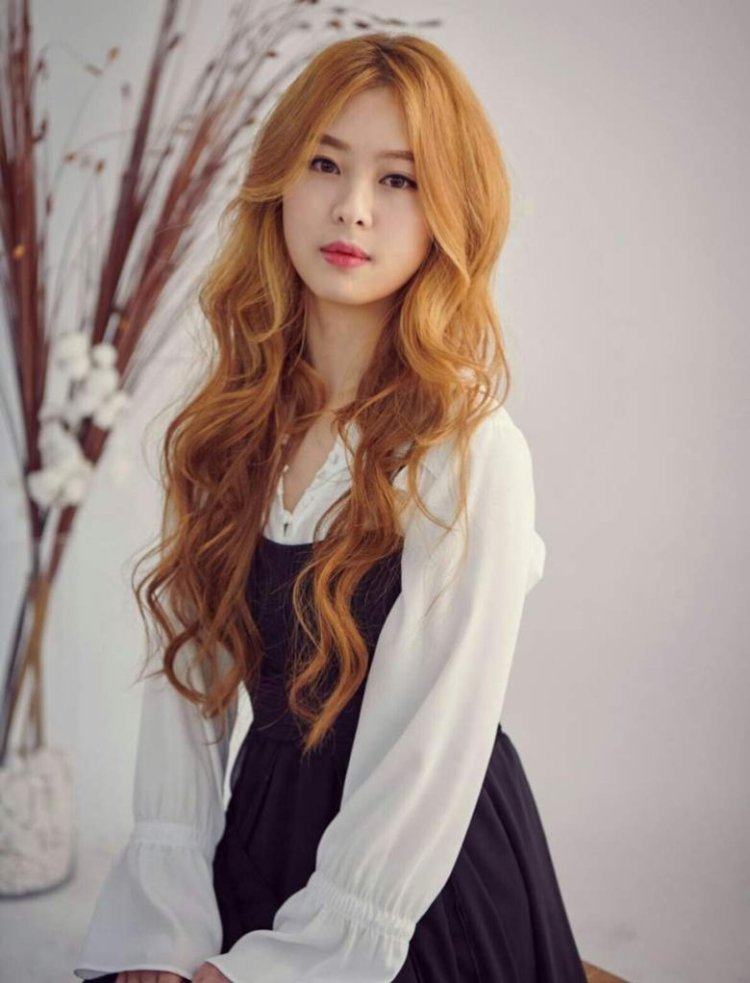 Корейские девушки с рыжими волосами