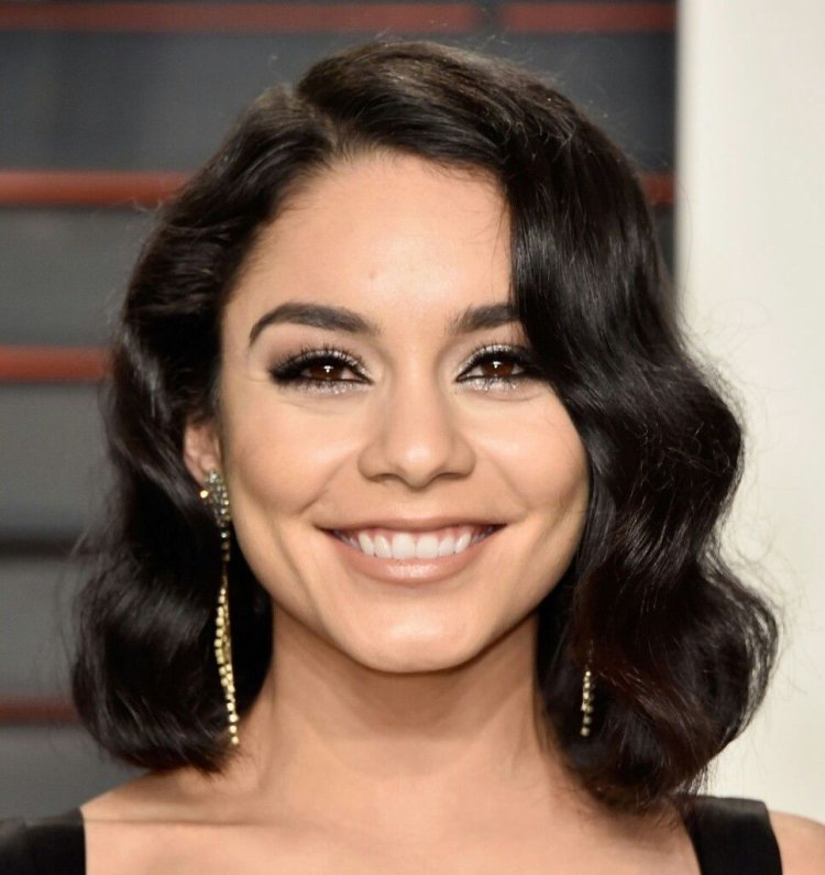 Знаменитости с карими глазами