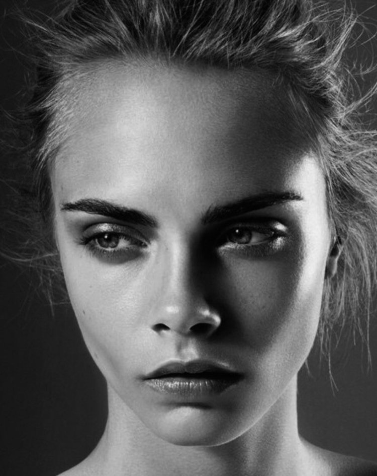 Кара делевинь